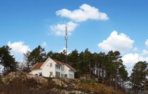 Awesome Home In Høvåg With Jacuzzi